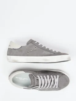 Sneaker