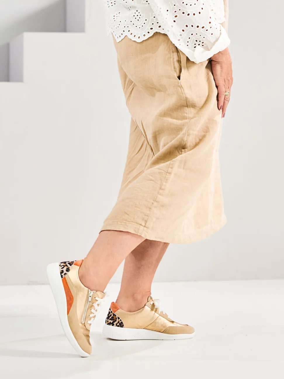 Solidus – Komfort-Sneaker aus Veloursleder beige
