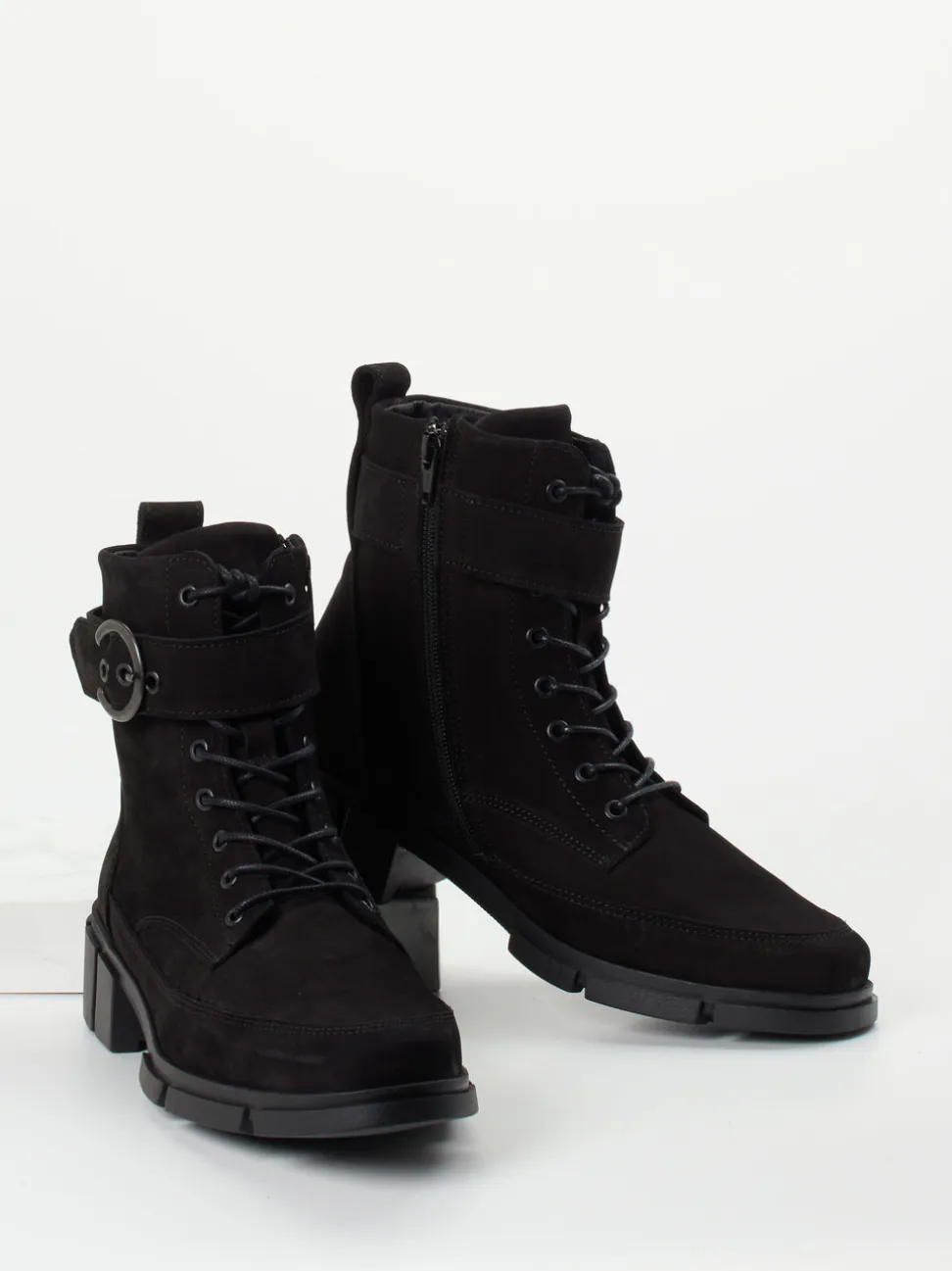 Solidus – Schnürboots aus Nubukleder schwarz