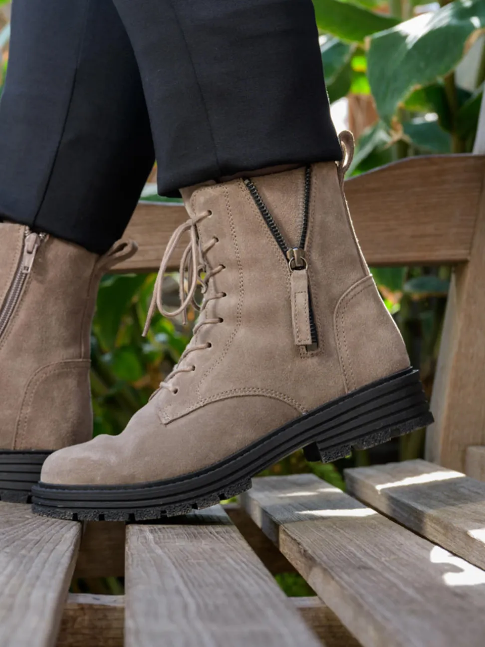 Solidus – Schnürstiefelette aus Veloursleder steingrau