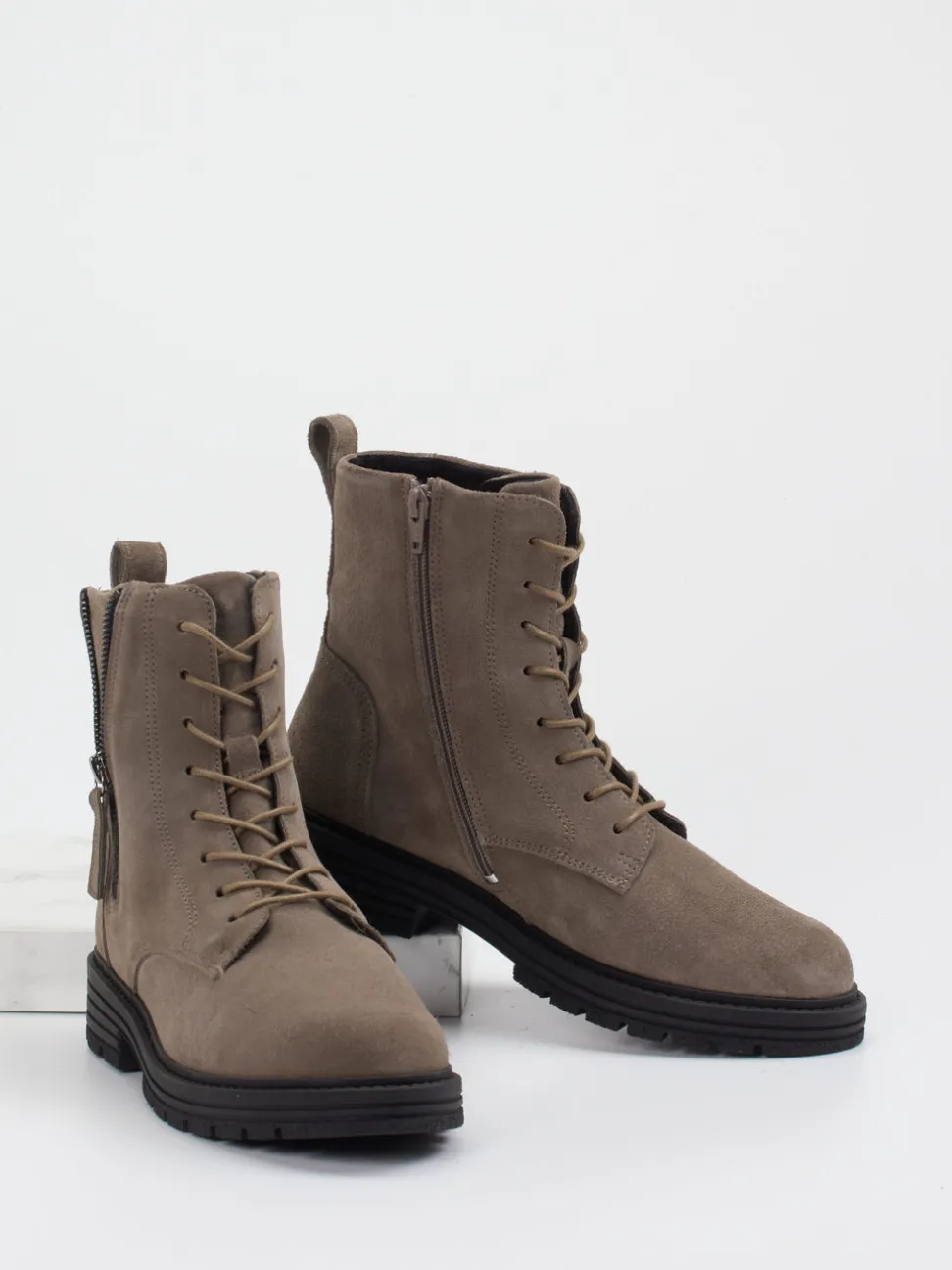 Solidus – Schnürstiefelette aus Veloursleder steingrau