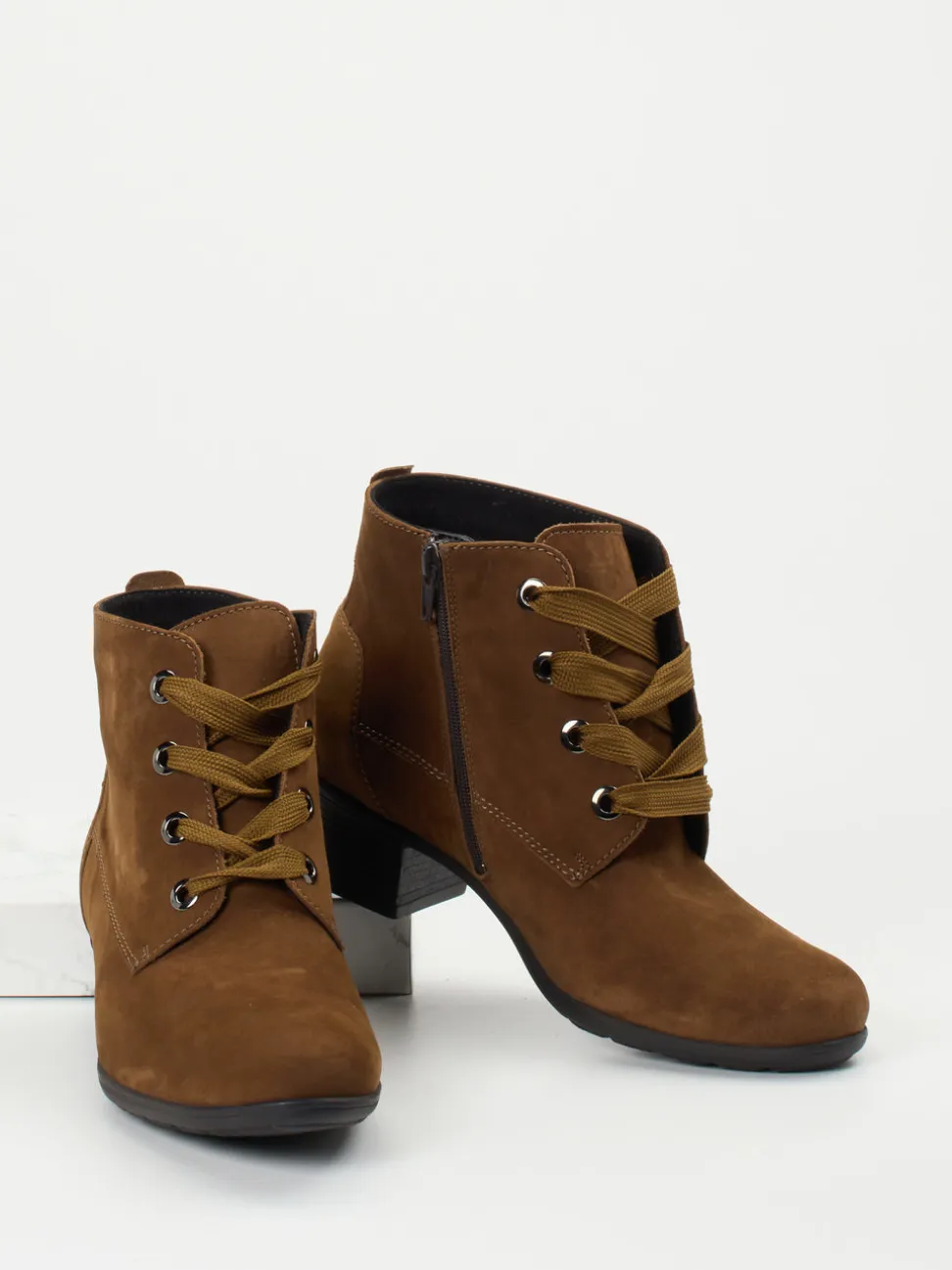 Solidus – Schnürstiefelette aus Nubukleder Braun