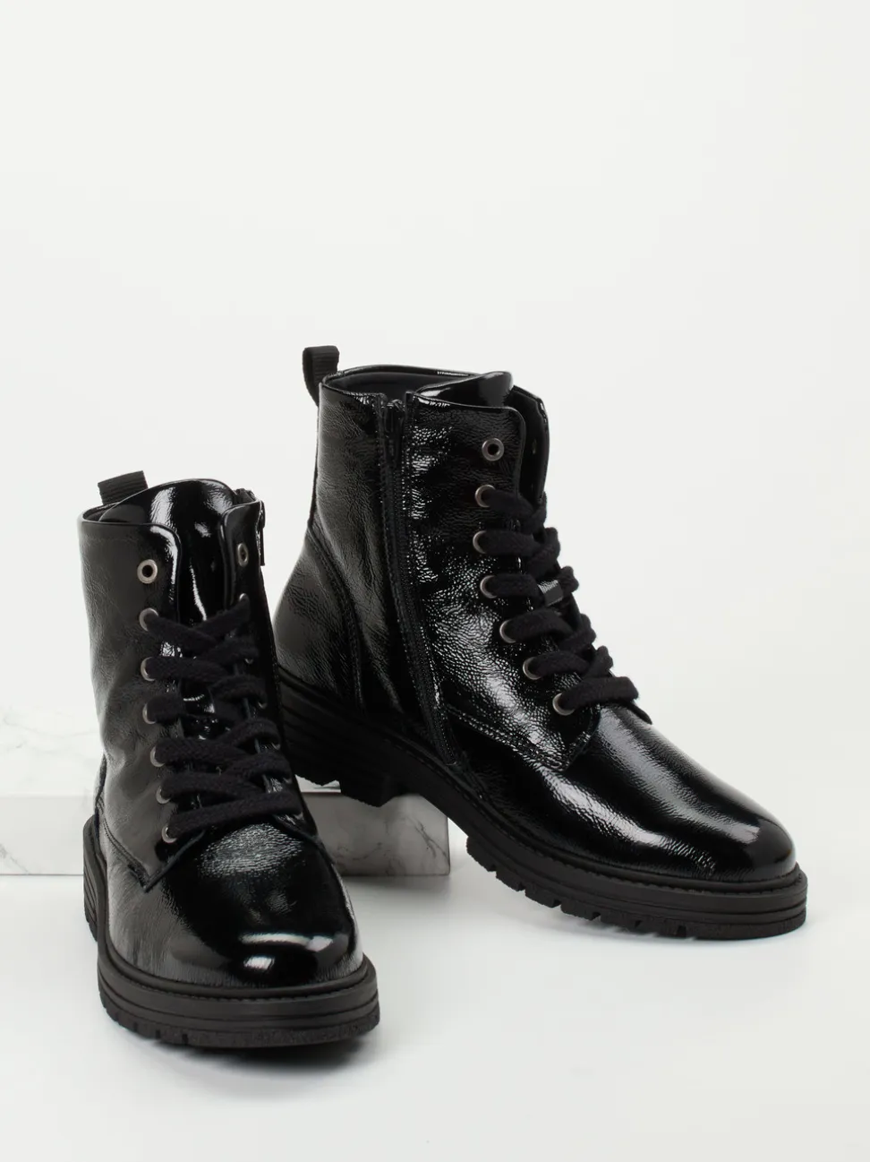 Solidus – Schnürstiefelette aus Lackleder Schwarz
