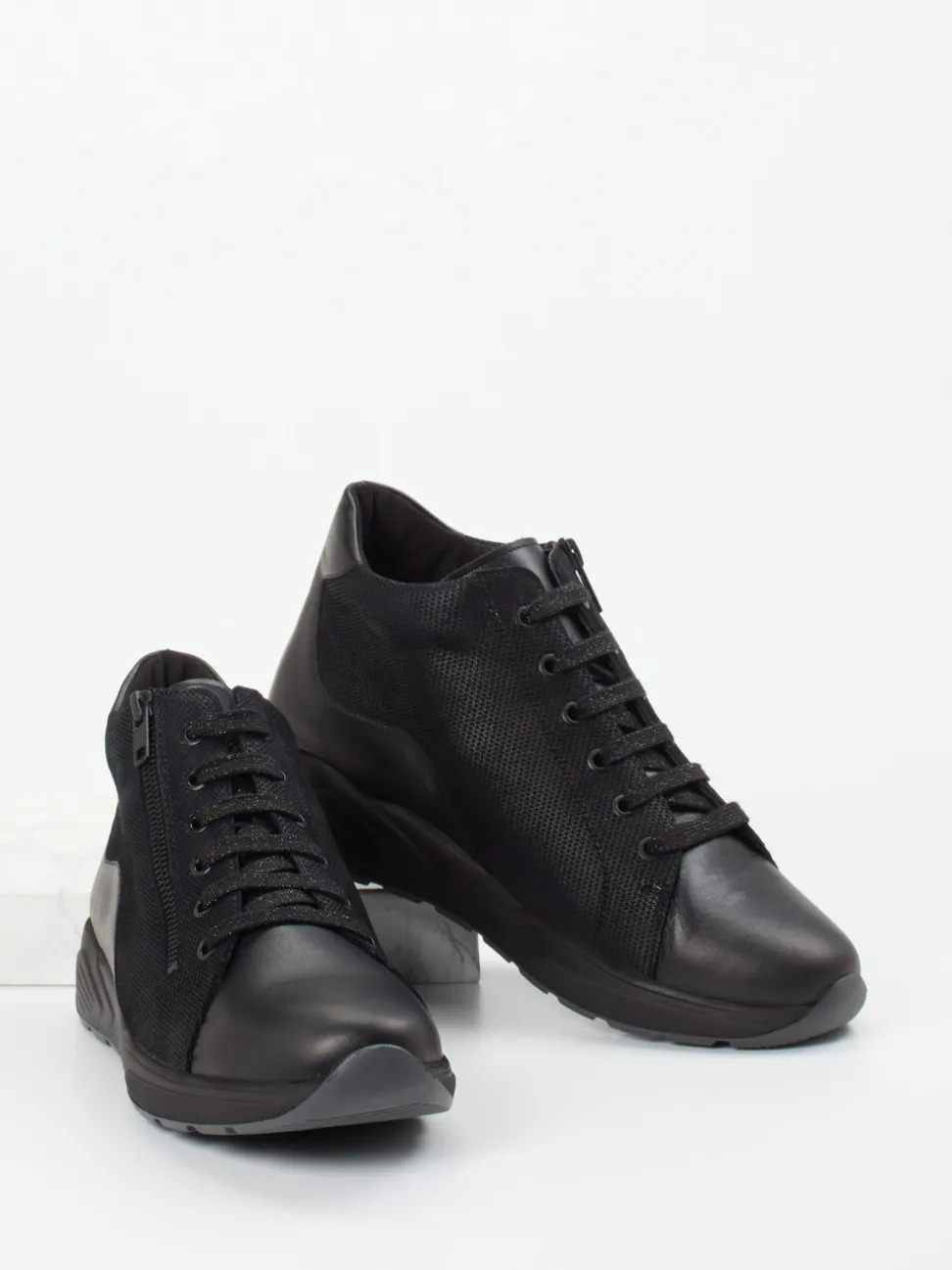 Solidus – Stiefelette aus geprägtem Leder schwarz