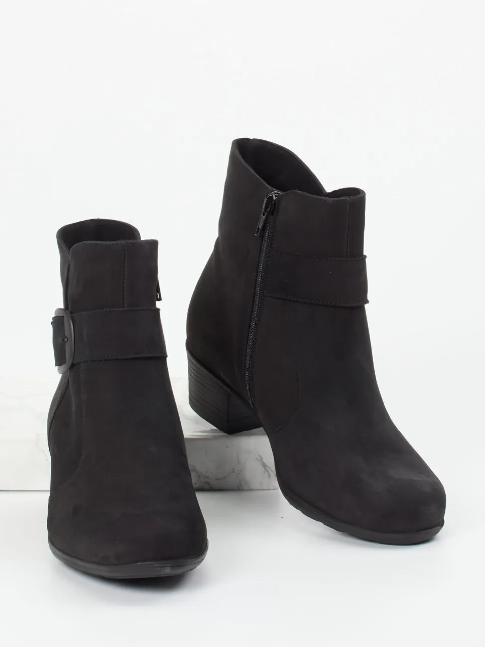 Solidus – Stiefelette aus Nubukleder in Schwarz