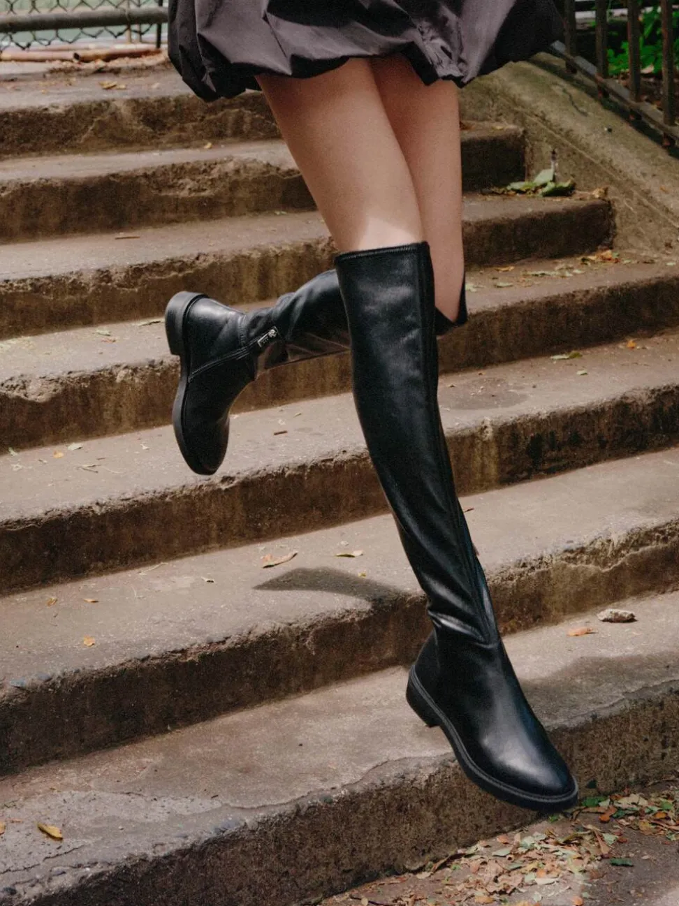 Steve Madden – Overknee-Stiefel aus veganem Glattleder Schwarz