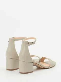 Steve Madden – Sandalette aus Kalbleder in Beigegrau