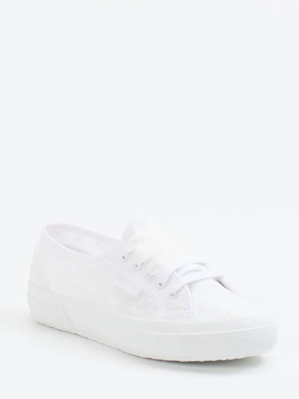 Superga – Low-Top Sneaker aus Textil mit Spitzenoptik