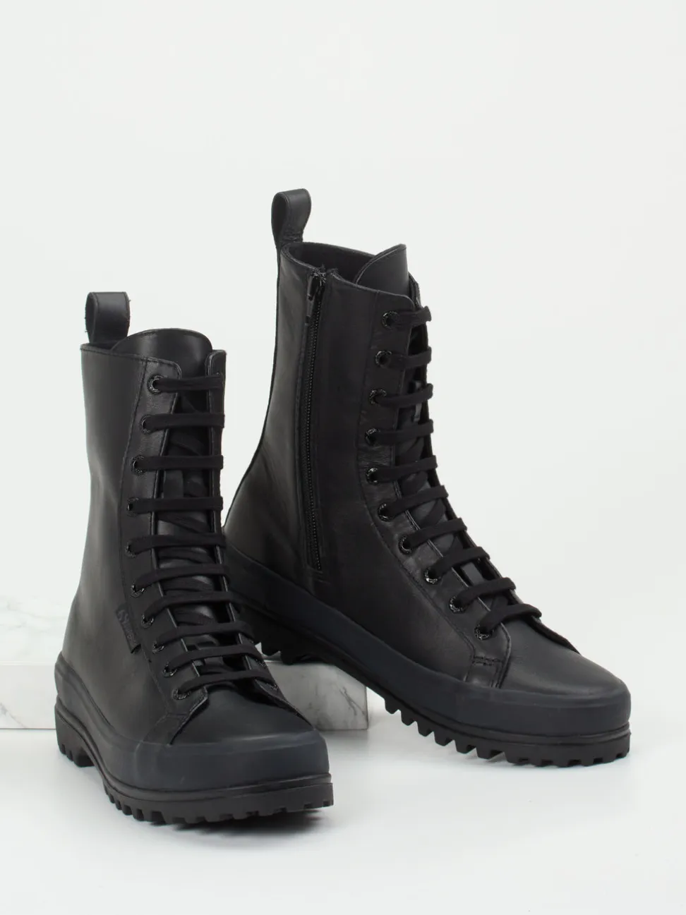Superga – Schnürboots aus Kalbleder schwarz