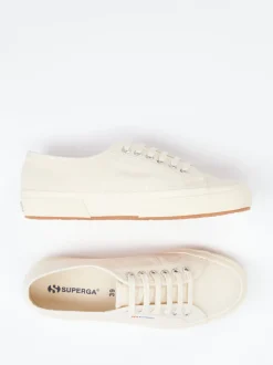 Superga – Sneaker aus Canvas in Cremebeige