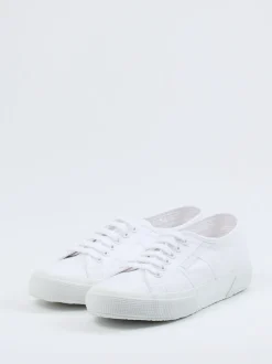 Superga – Sneaker aus Canvas in Weiß