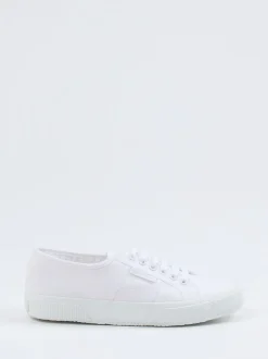 Superga – Sneaker aus Canvas in Weiß