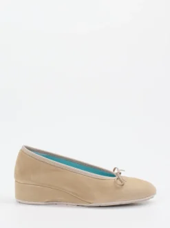 Thierry Rabotin – Ballerinas aus Veloursleder Beige