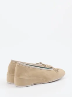Thierry Rabotin – Ballerinas aus Veloursleder Beige