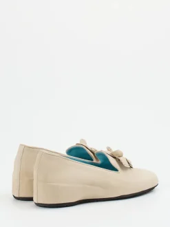 Thierry Rabotin – Keilpumps aus Veloursleder Beige