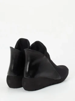 Thierry Rabotin – Stiefelette aus Textil und Lammnappa
