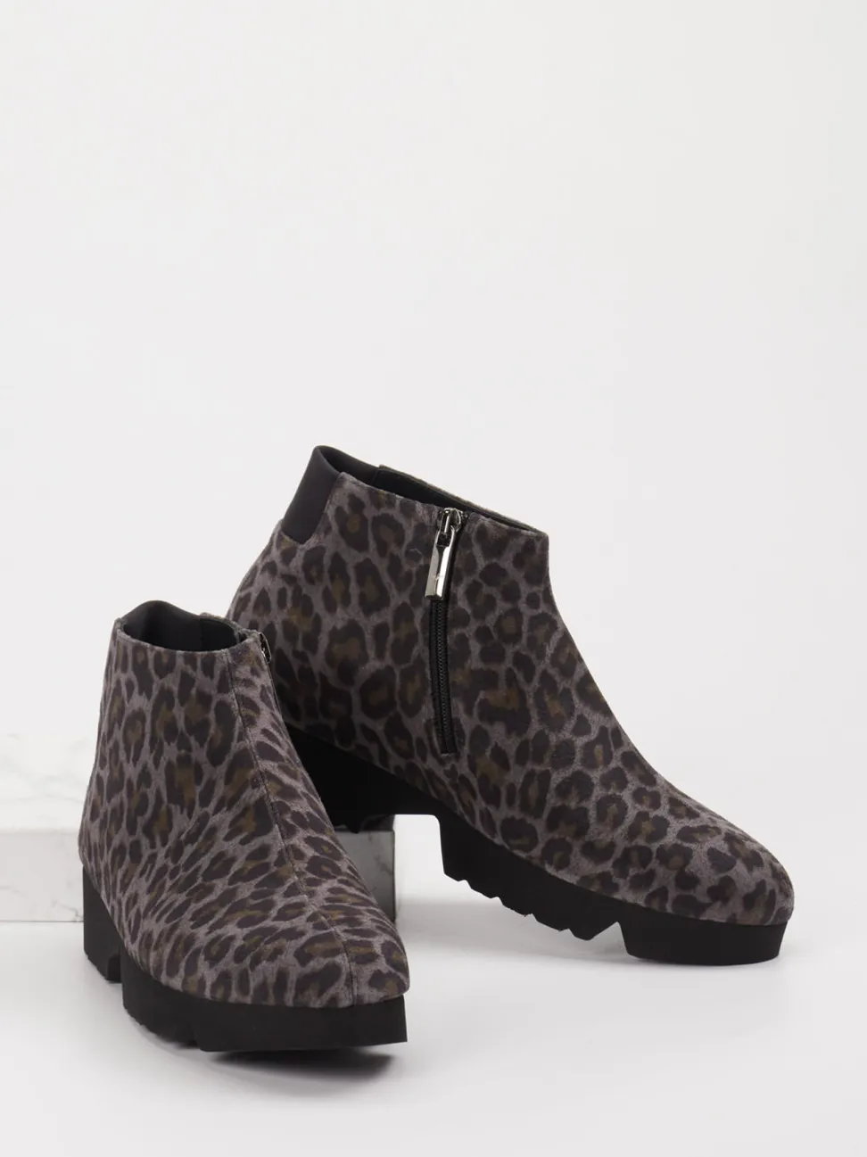 Thierry Rabotin – Stiefelette aus Veloursleder grau