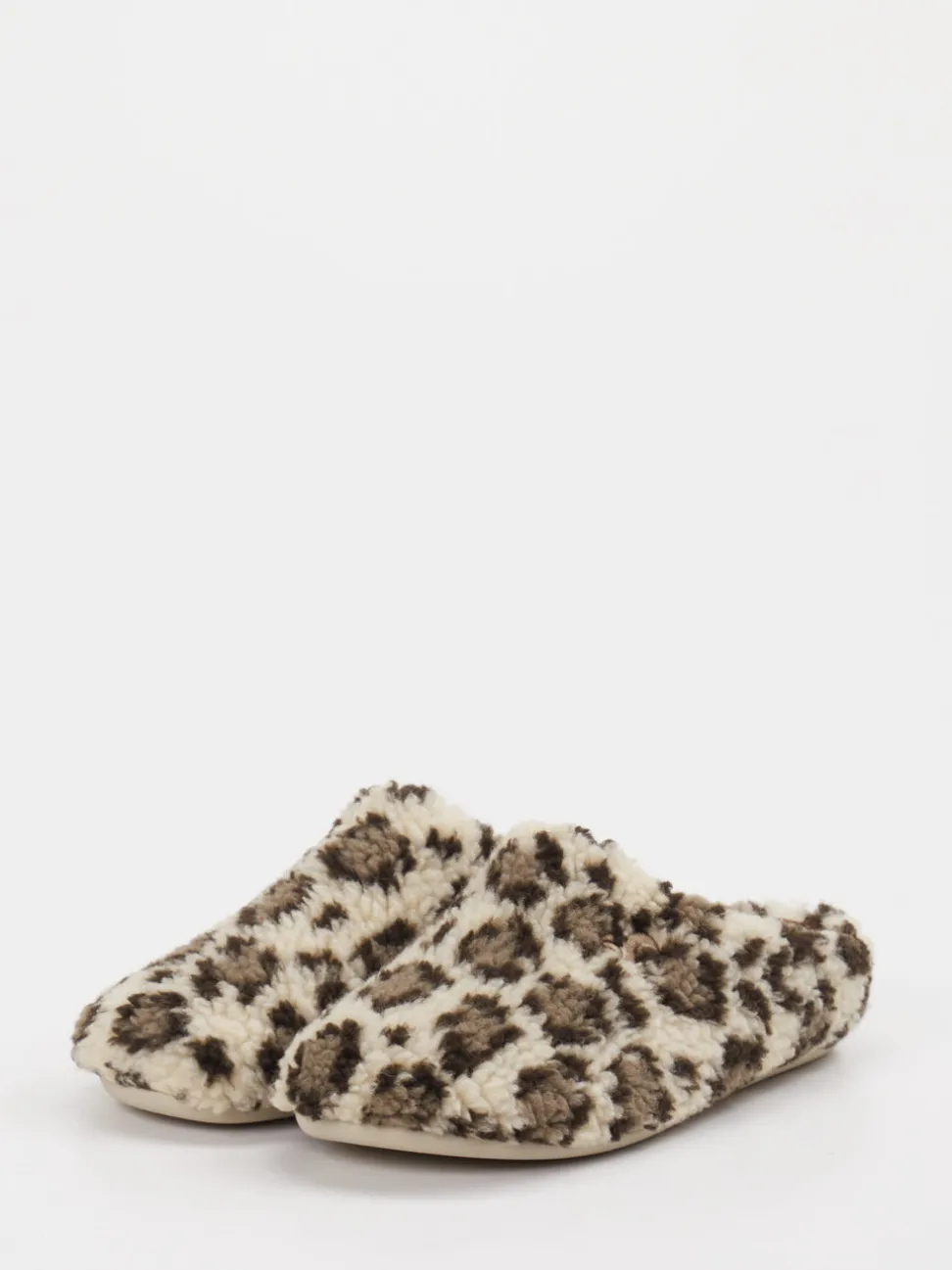 Thies – Hausschuhe aus Textil in Leoprint-Optik
