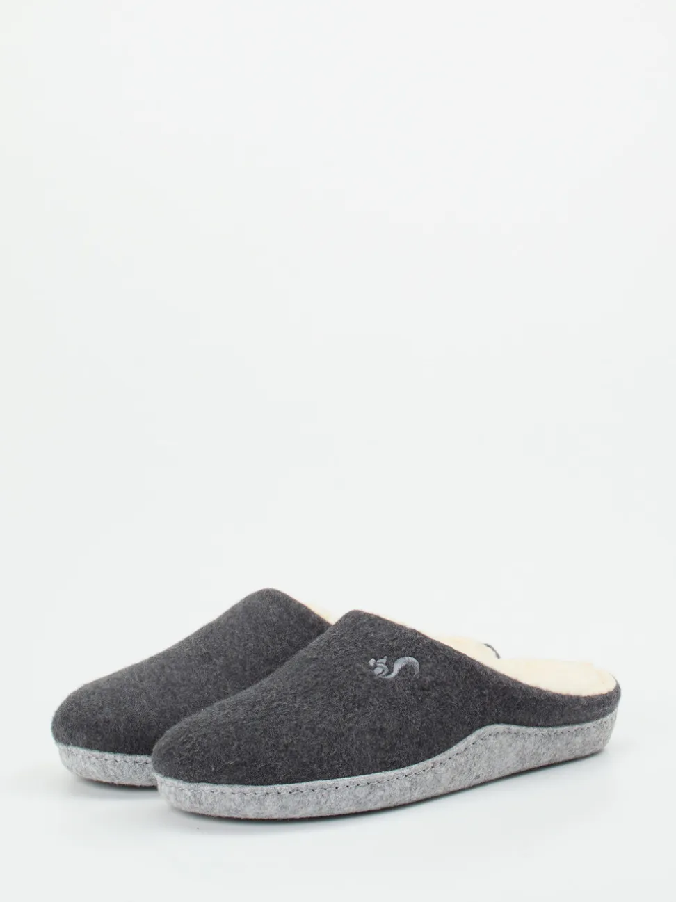 Thies – Pantoffeln aus Recycling-Filz in Grau
