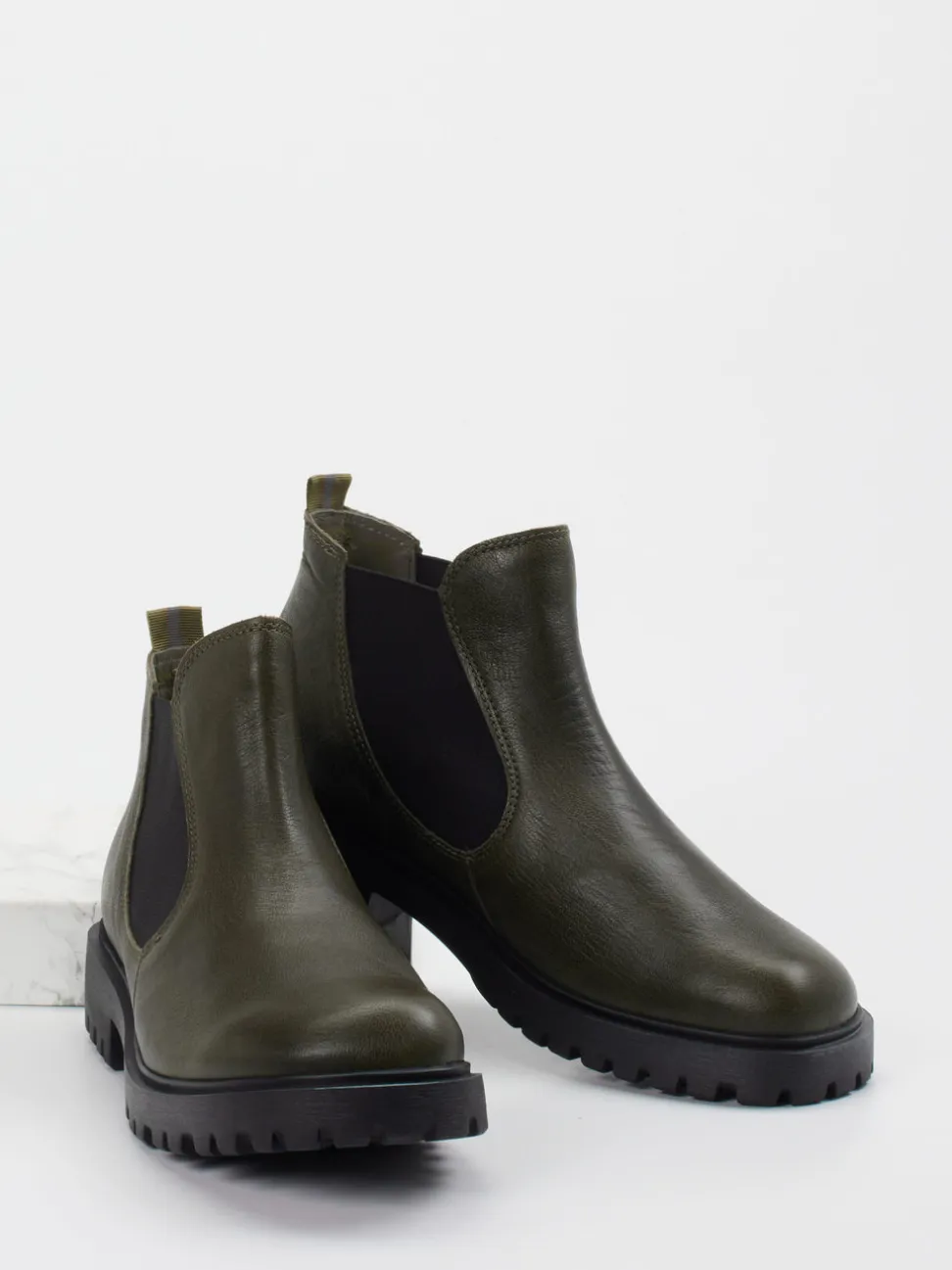 Think – Chelsea Boots aus Kalbleder Olivgrün