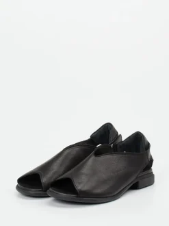 Think – Sandalen aus Lammleder in Schwarz