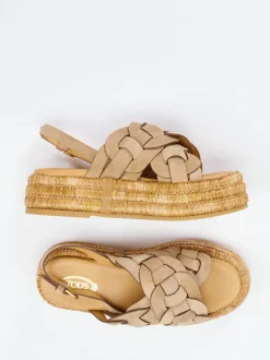 Tod's – Keilsandalette aus Flechtleder in Sandbeige