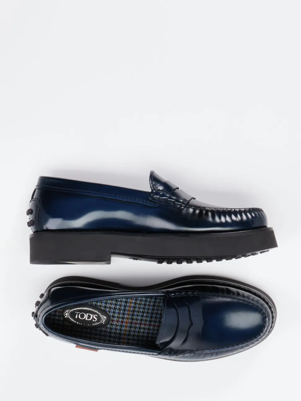 Tod's – Loafer aus Hochglanzleder in Tintenblau