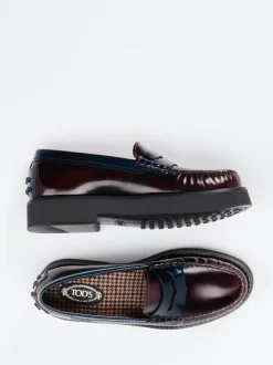 Tod's – Loafer aus Hochglanzleder in Bordeauxrot