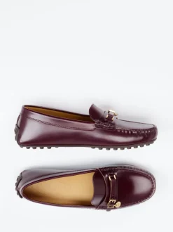 Tod's – Loafer aus Hochglanzleder in Bordeaux