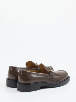 Tod's – Loafer aus Hochglanzleder in Schlammgrün