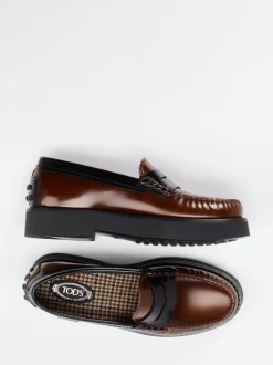 Tod's – Loafer aus Hochglanzleder in Braun