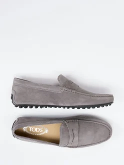 Tod's – Mokassin aus Veloursleder in Steingrau
