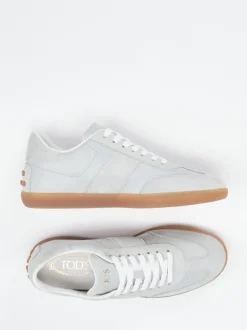 Tod's – Sneaker aus Velours- und Glattleder hellgrau