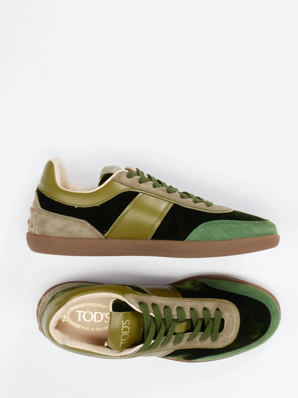 Tod's – Sneaker aus Veloursleder in Grüntönen