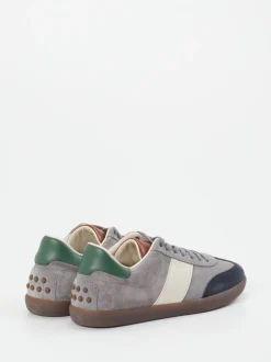 Tod's – Sneaker aus Veloursleder in Hellgrau