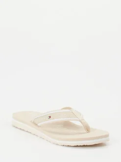 Tommy Hilfiger – Zehentrenner aus Textil in Beige