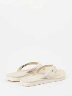 Tommy Hilfiger – Zehentrenner aus Textil in Beige