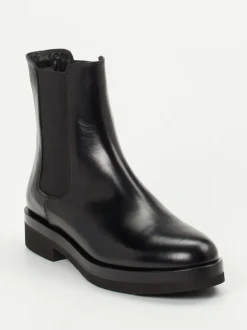 Truman's – Chelsea Boots aus Kalbleder schwarz glänzend