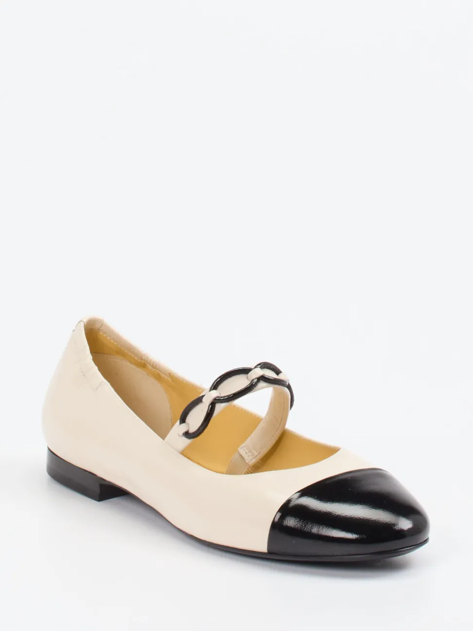 Truman's – Mary Jane Ballerinas aus Lackleder creme