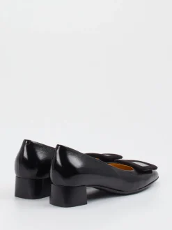 Truman's – Pumps aus Lackleder mit Zierschnalle