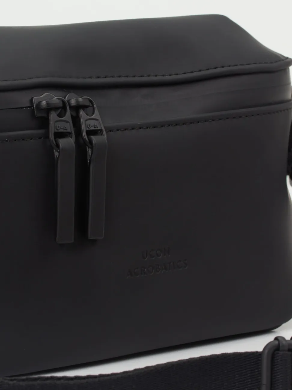 Ucon Acrobatics – Crossbody Bag aus PU in Schwarz