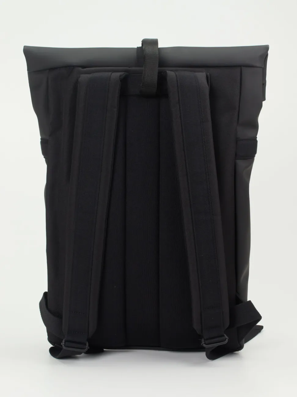 Ucon Acrobatics – Rolltop-Rucksack aus PU in Schwarz