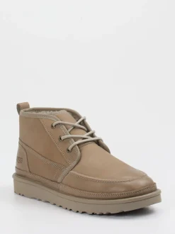 UGG – Chukka Boots aus Nubukleder sandbeige