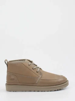 UGG – Chukka Boots aus Nubukleder sandbeige