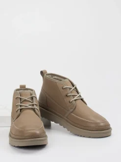 UGG – Chukka Boots aus Nubukleder sandbeige