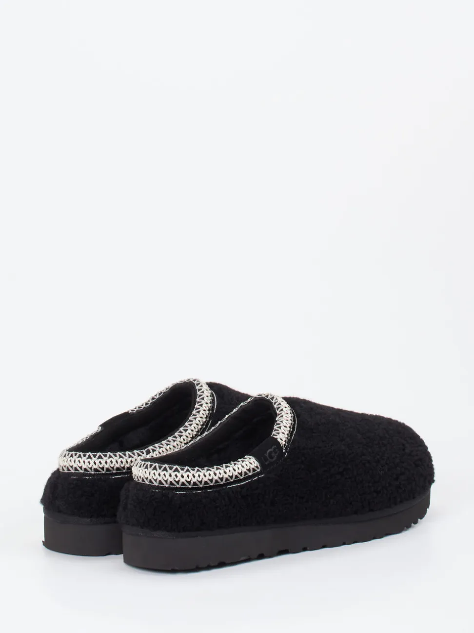 UGG – Hausschuh aus Fell in Schwarz mit Bouclé