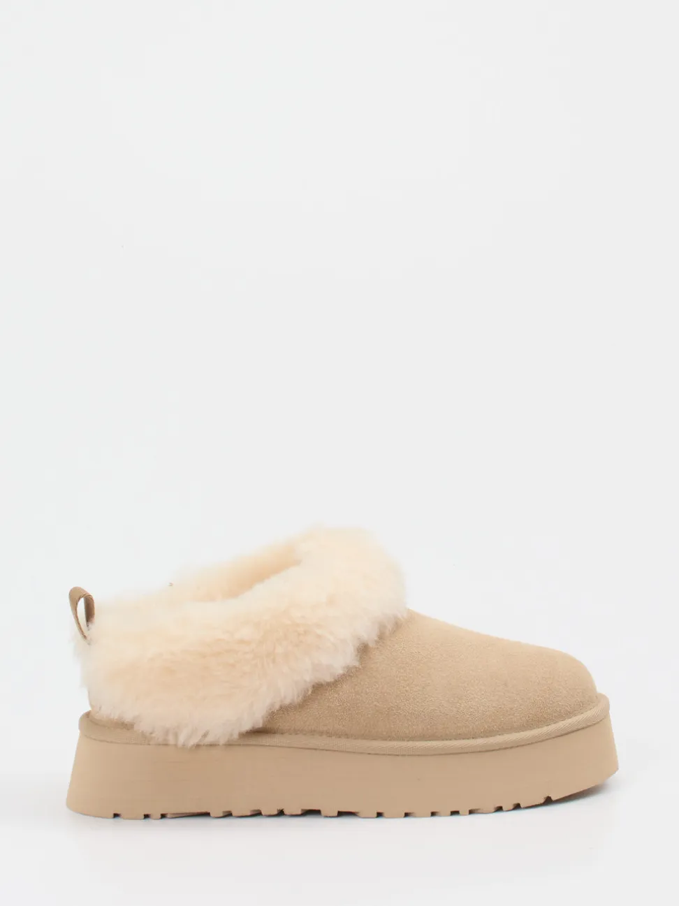 UGG – Hausschuh aus Veloursleder mit Lammfell