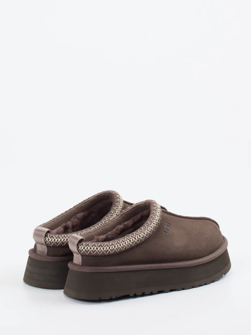 UGG – Hausschuh aus Veloursleder mokkabraun