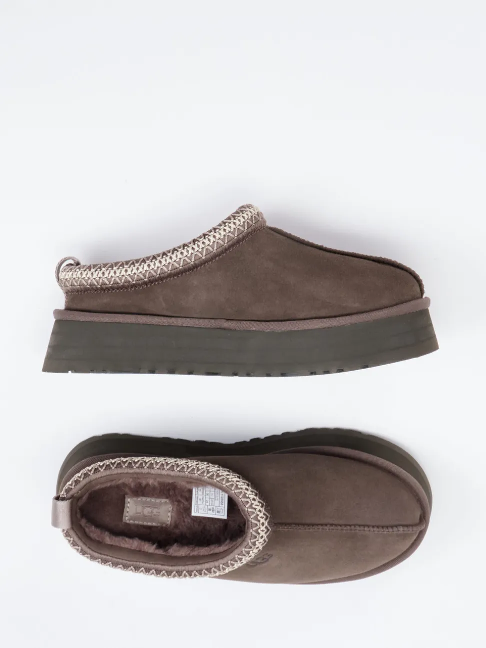 UGG – Hausschuh aus Veloursleder mokkabraun