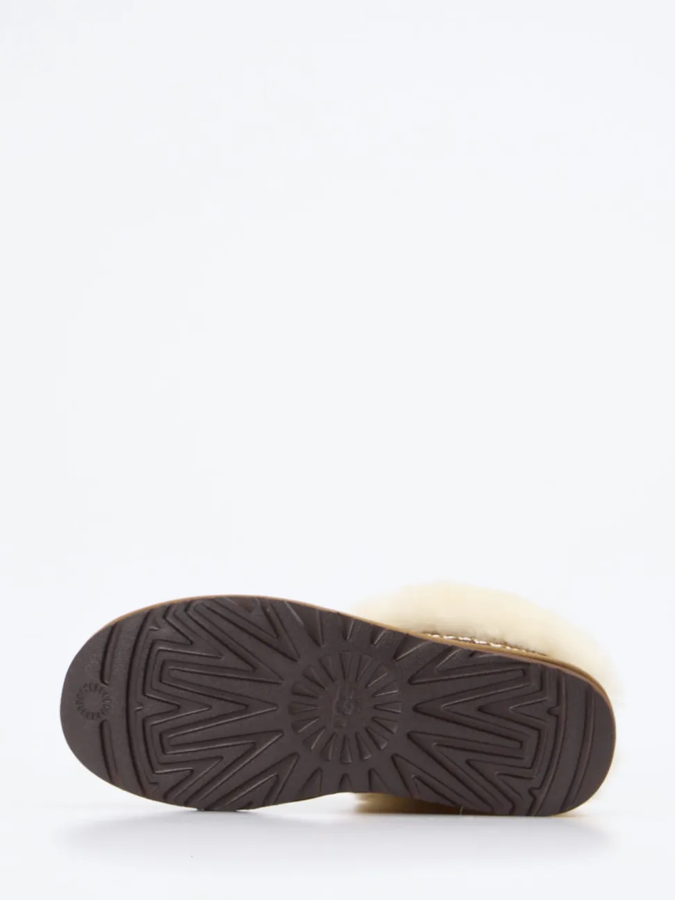 UGG – Hausschuh aus Veloursleder karamellbraun